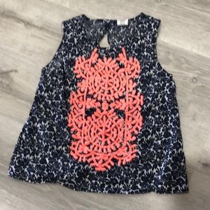 Sleeveless crewcuts top